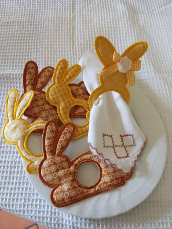 Portatovaglioli pasquali a forma di coniglietto
