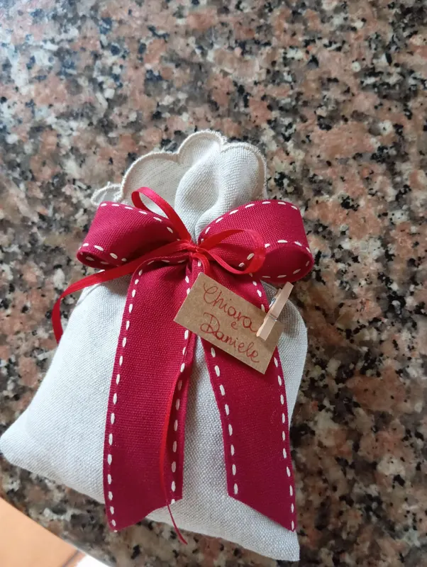 Sacchetti portaconfetti con fiocco bordeaux